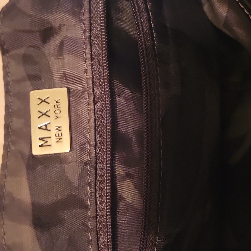 MAXX New York Cream Shoulder Bag - Picture 7 of 14